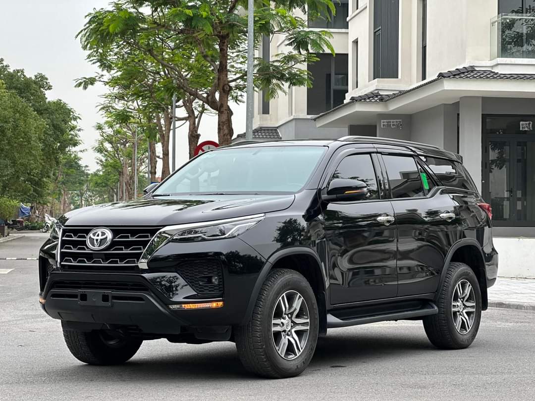 Cho thuê xe ô tô 7 chỗ - Xe Fortuner tại Hải phòng
